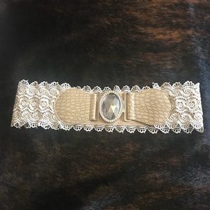 Buckle lace belt